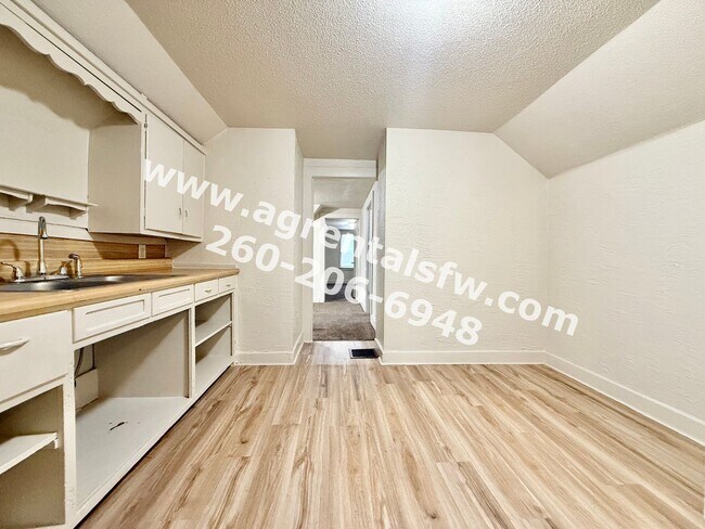 Building Photo - 2828 Raymond St