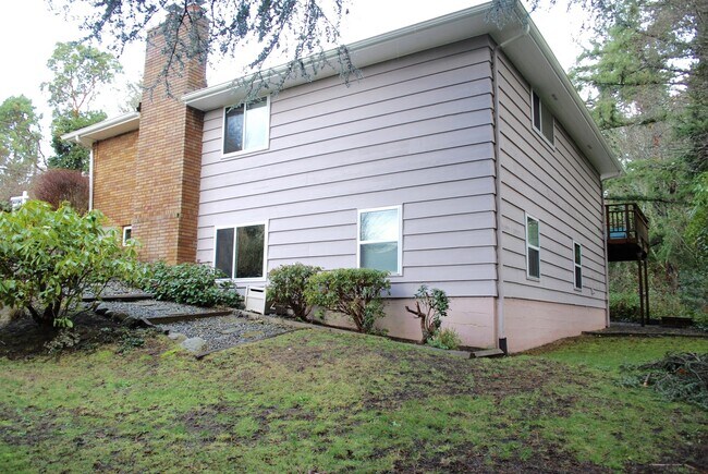 Building Photo - 10832 35th Ave SW