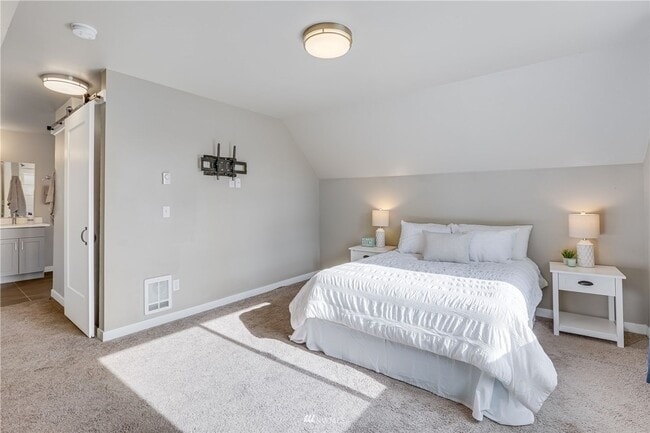 Building Photo - NOW AVAILABLE FOR RENT-4bd/2ba -8816 S Yakima Ave, Tacoma, WA 98444