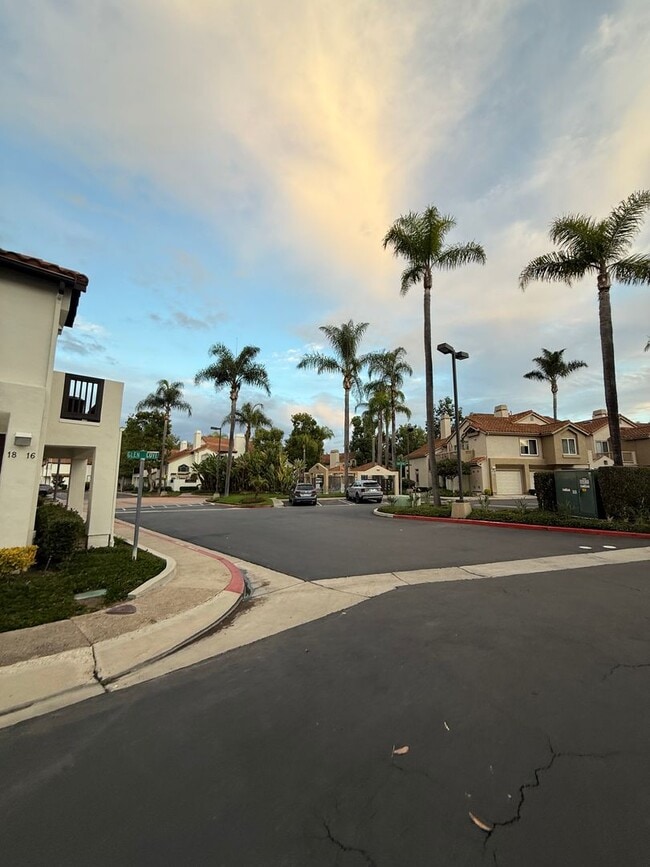 Building Photo - Adorable 2/2 bath condo in Laguna Niguel!