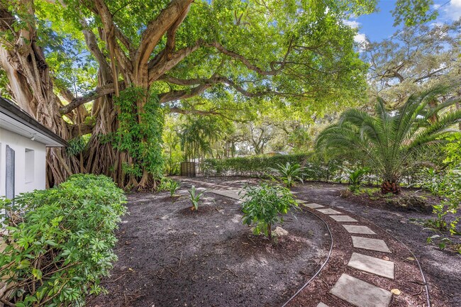 Building Photo - 1221 SW 18th St