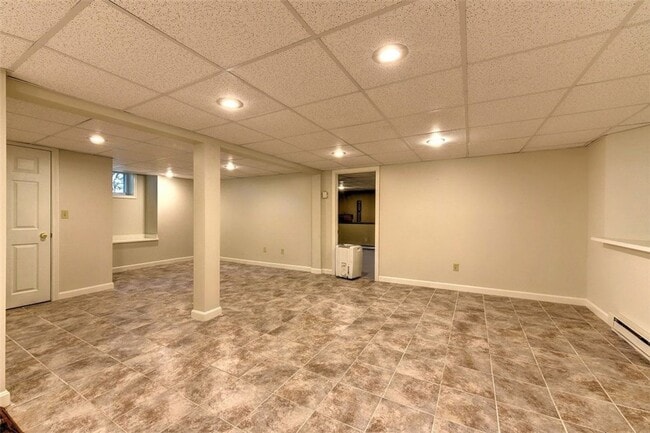 Building Photo - ****Pawtucket/Oakhill - Three Bed Single F...