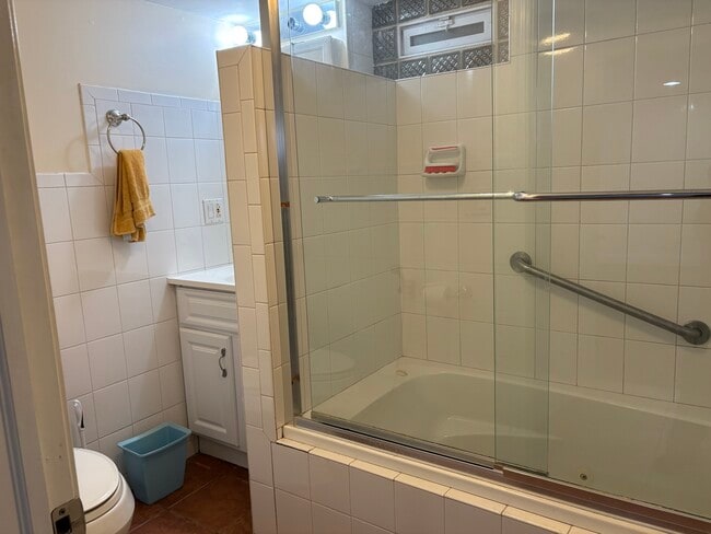 Building Photo - 5215 W Church St