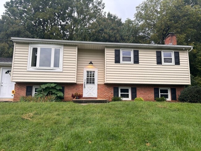 Primary Photo - Spacious 4-Bedroom Home with Large Yard & Garage!