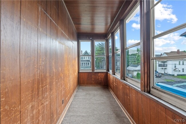 Building Photo - 148 Lilac St
