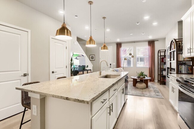 Building Photo - Beautiful 2024-Built Home with Pool, Clubhouse & Pickleball Courts-Available August 22!