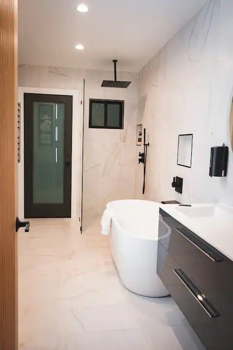 Building Photo - 1907 Maginn Dr