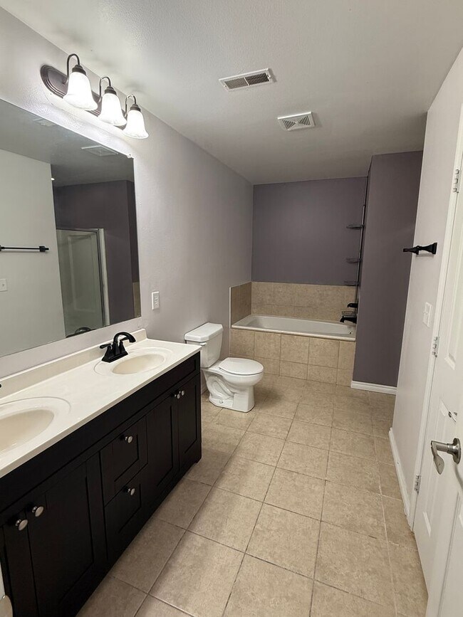 Building Photo - Charming 4-Bed, 2.5-Bath Home with Stylish...