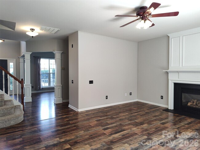 Building Photo - 4018 Manor House Dr