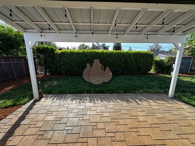 Building Photo - Move in ready