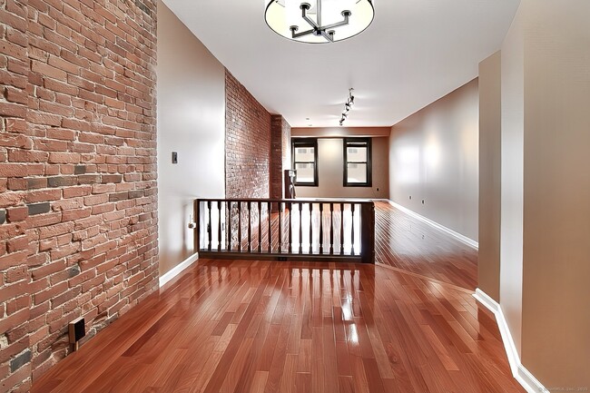 Building Photo - 1 Linden Pl