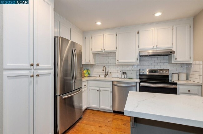 Building Photo - 2716 Oak Rd