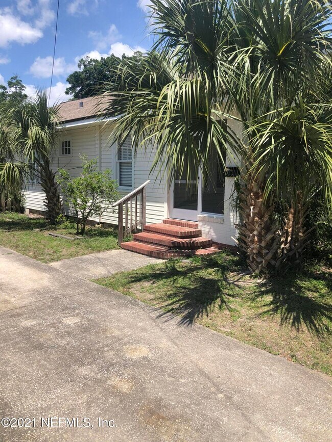 Primary Photo - 2068 Camden Ave