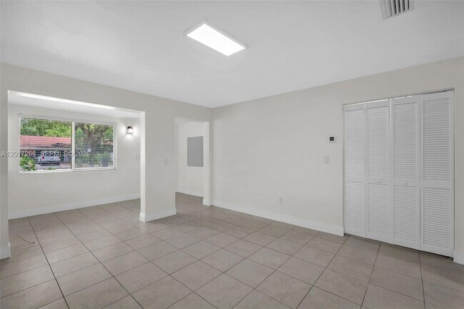 Building Photo - 1548 NE 131st Ln