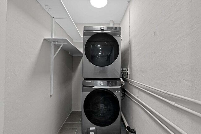 Building Photo - 2312 Spanish Trail