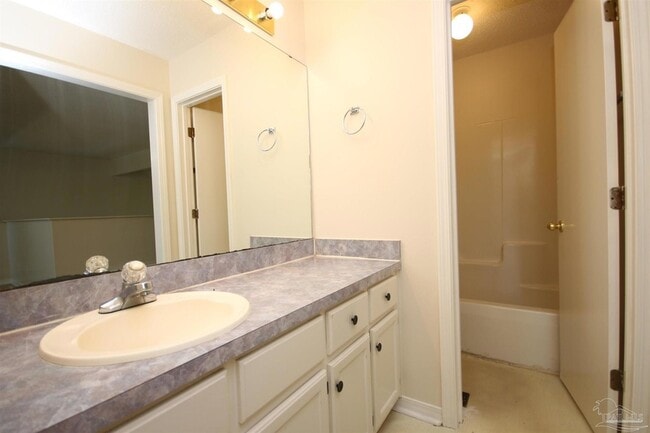 Building Photo - 7033 Weatherwood Dr