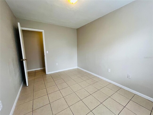Building Photo - 1031 Crestview Ave