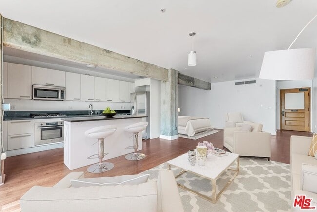 Building Photo - 416 S Spring St