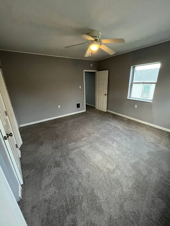 Building Photo - Three Bed, Two Bath with 2 Car Garage in N...