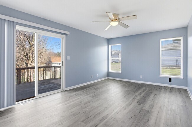 Building Photo - 1824 Country Hills Dr