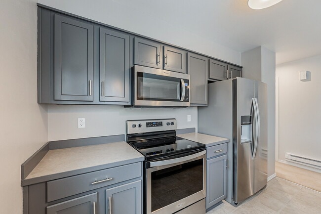 Building Photo - Looking for a place to call home, look no further.  Move-in ready, call and schedule a showing.