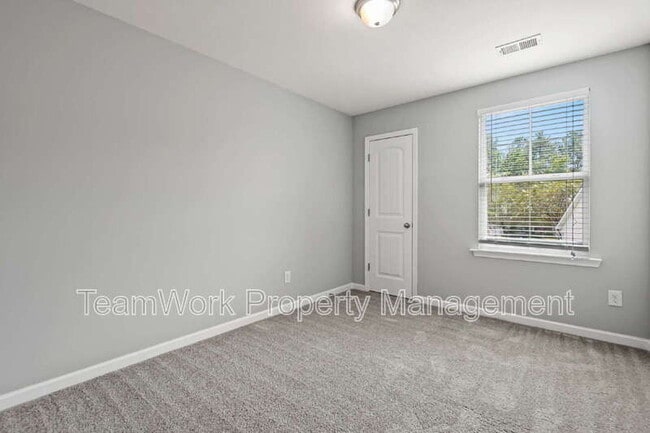 Building Photo - 526 Truman Dr
