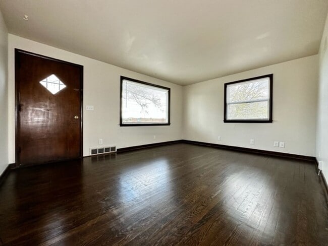 Building Photo - Charming 3 Bedroom 1 Bath Single Family Home