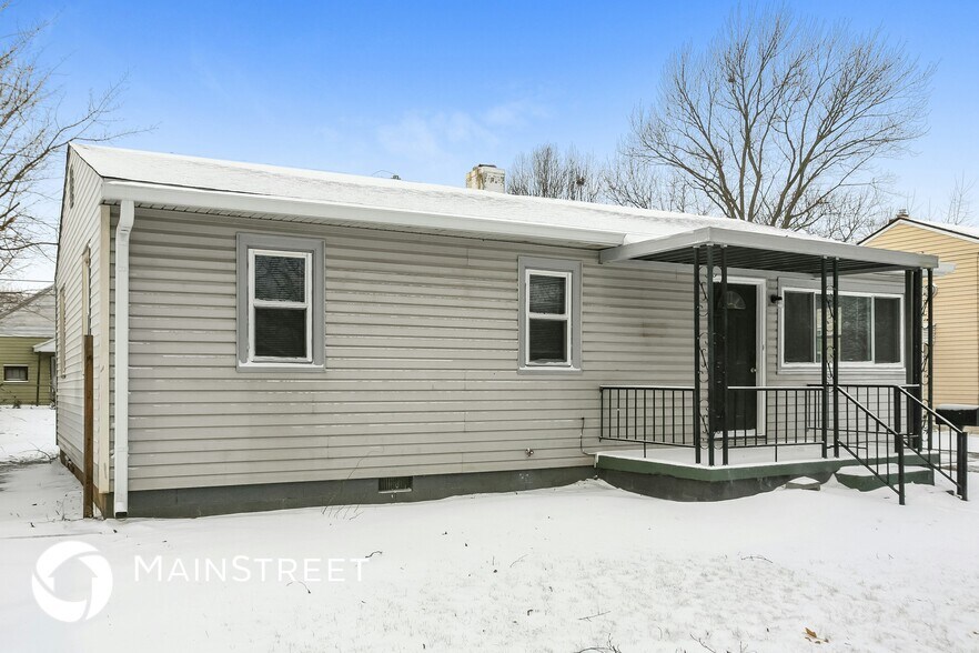 Building Photo - 528 S Bosart Ave