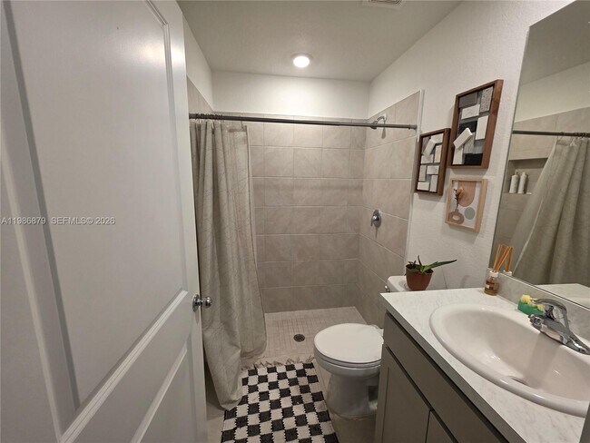 Building Photo - 466 NE 12th St