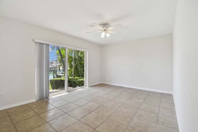 Building Photo - 345 Capri Blvd