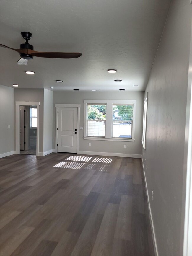 Building Photo - Stunning New Home in Meridian!