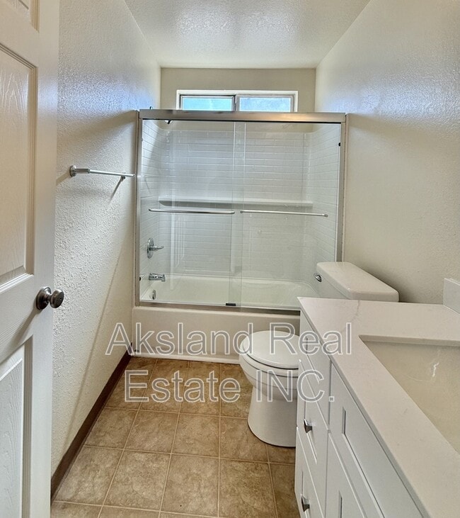 Building Photo - 200 Northwoods Ave