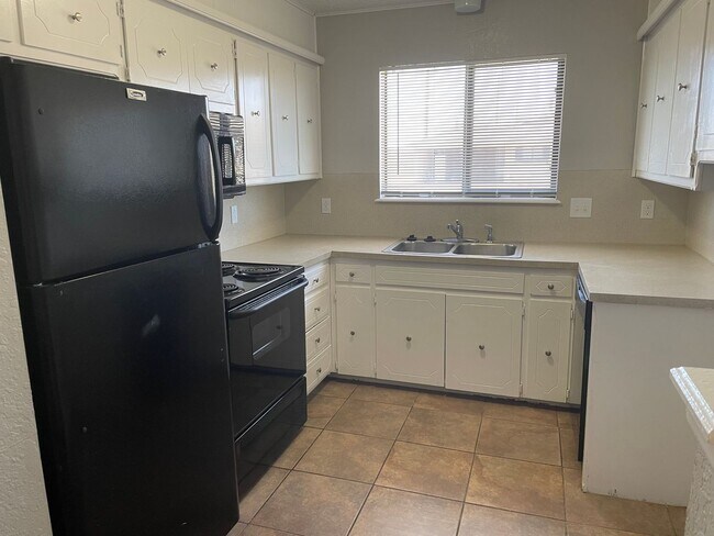 Building Photo - 6917fre