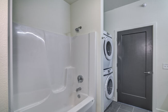 Building Photo - 3265 Fairfax St