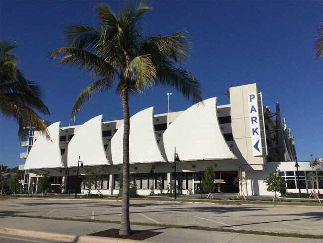 Building Photo - 1009 N Ocean Blvd