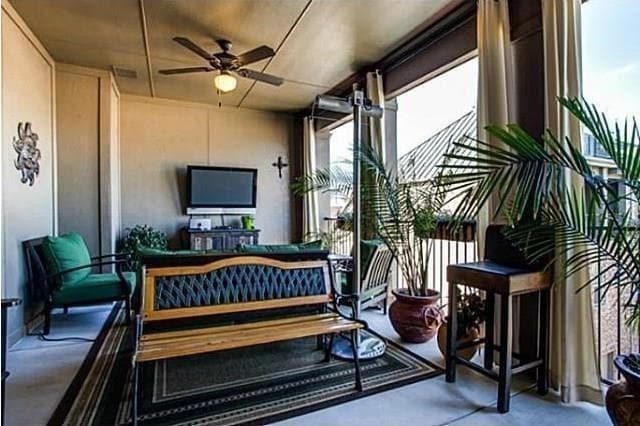 Building Photo - 7915 Parkwood Blvd