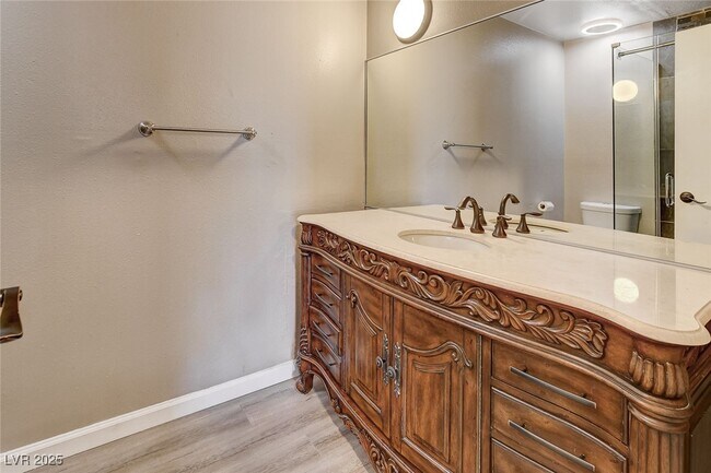 Building Photo - 1544 Hialeah Dr