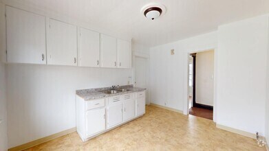 Building Photo - 12900 Hoy Ave