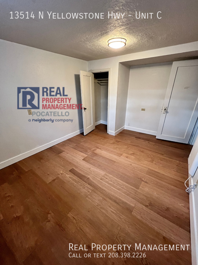 Building Photo - MOVE IN SPECIAL - 3 bed 1 bath - 2 level a...