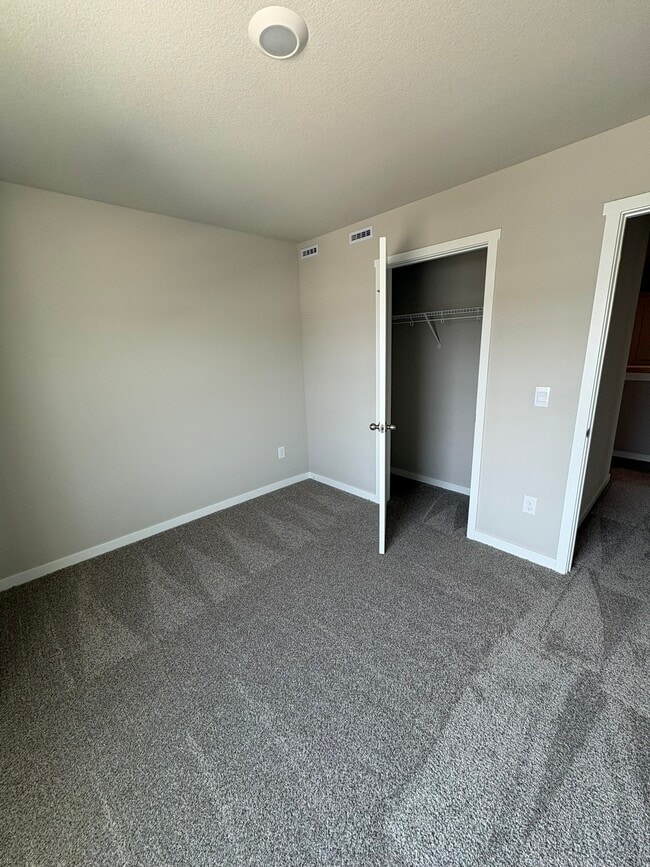 Building Photo - 1069 Daisy Ln