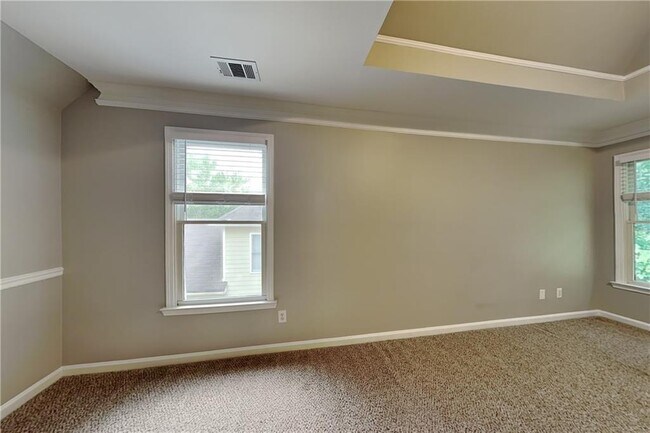 Building Photo - 3174 Vickery Dr NE