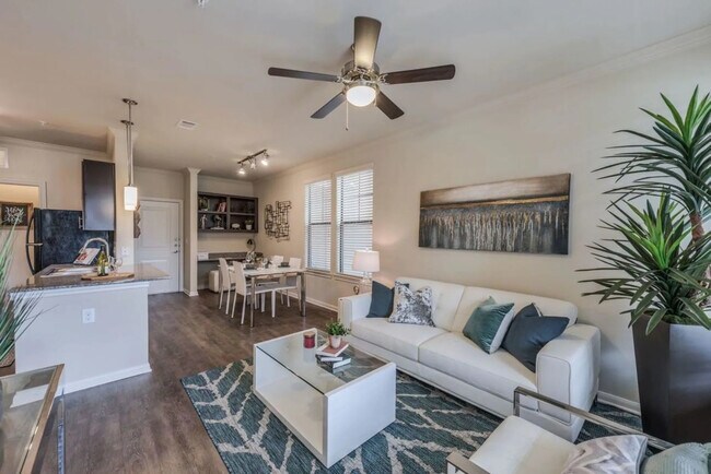 Building Photo - Make Your Move with $500 in Savings