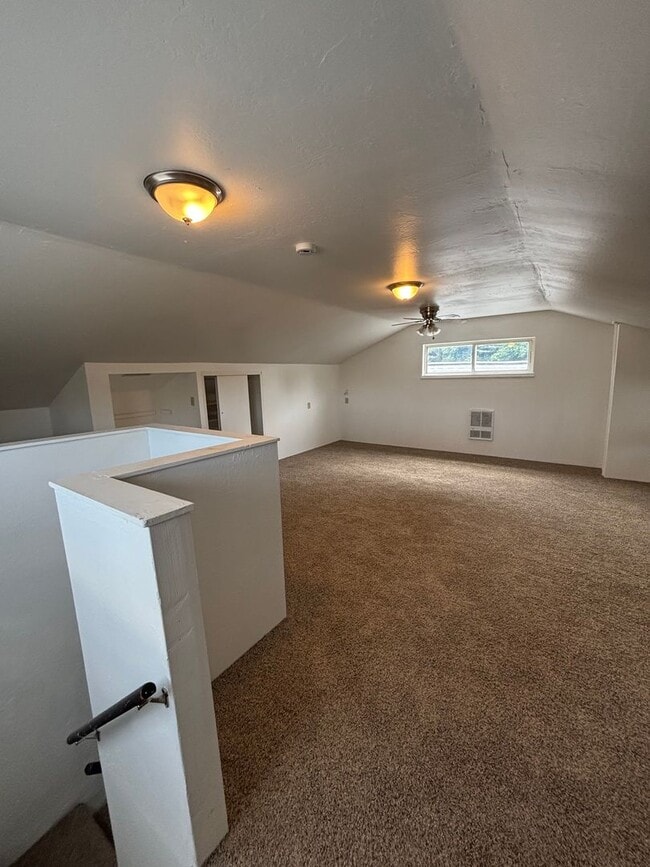 Building Photo - Great Home With Lots of Space