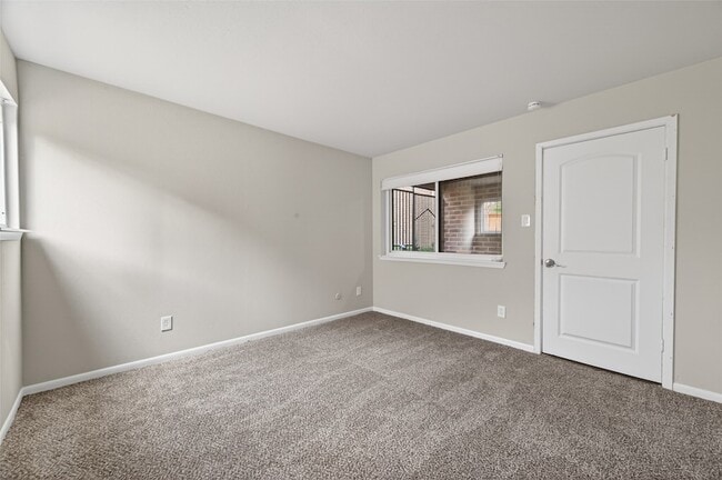 Building Photo - 1114 Augusta Dr