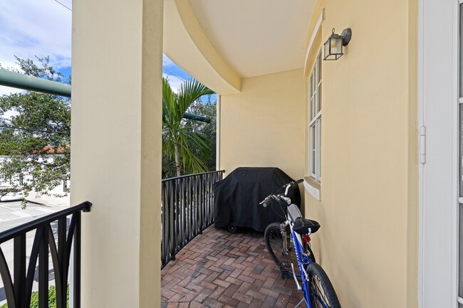 Building Photo - 1970 S Dixie Hwy