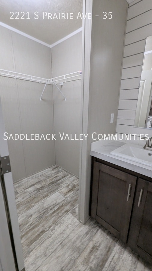 Building Photo - 2221 S Prairie Ave