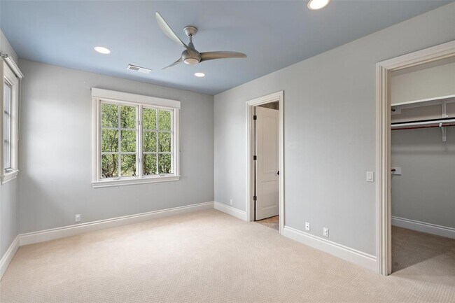 Building Photo - 11924 La Barzola Bend