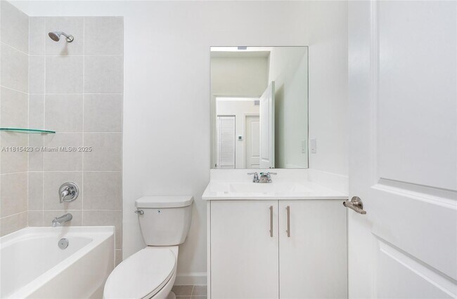 Building Photo - $2,490 2890 SE 26 Ter