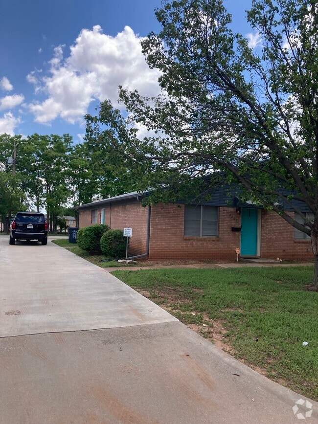 Building Photo - 4207 Idlewood Dr
