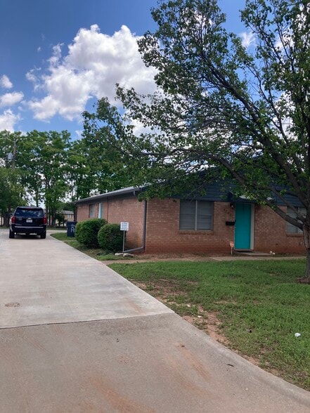 Primary Photo - 4207 Idlewood Dr